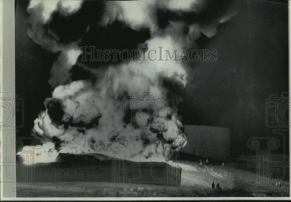 1969 Press Photo Oil storage tank explodes, La Mirada, California. - mjb17537-Historic Images