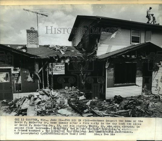 1982 Press Photo David P. McCarthy Senior Wisconsin Home damaged Remains by Fire - Historic Images