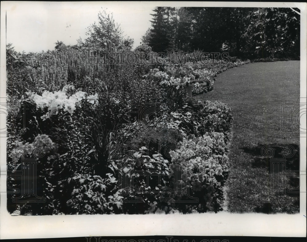 1960 Press Photo The garden of Mrs. John D. West of Manitowoc, Wisconsin-Historic Images