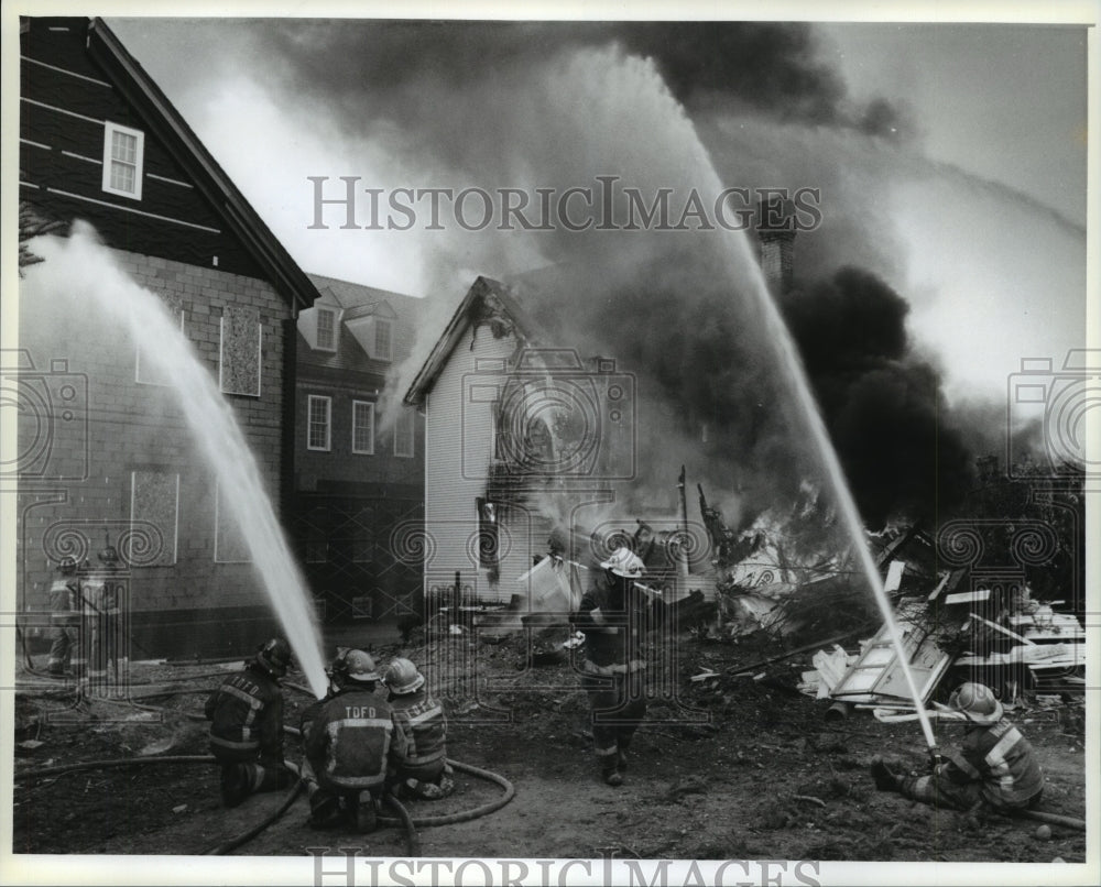 1994 Press Photo Waukesha County, Wisconsin Firefighters Demolish Old House - Historic Images