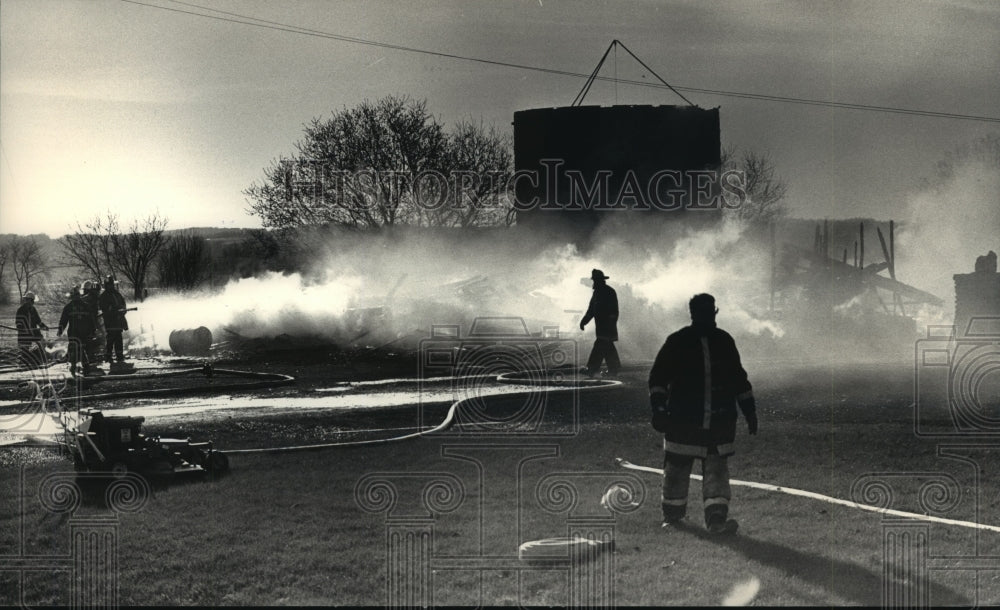 1988 Press Photo Smoke wafts from a burned barn in Genesee, Wisconsin - Historic Images