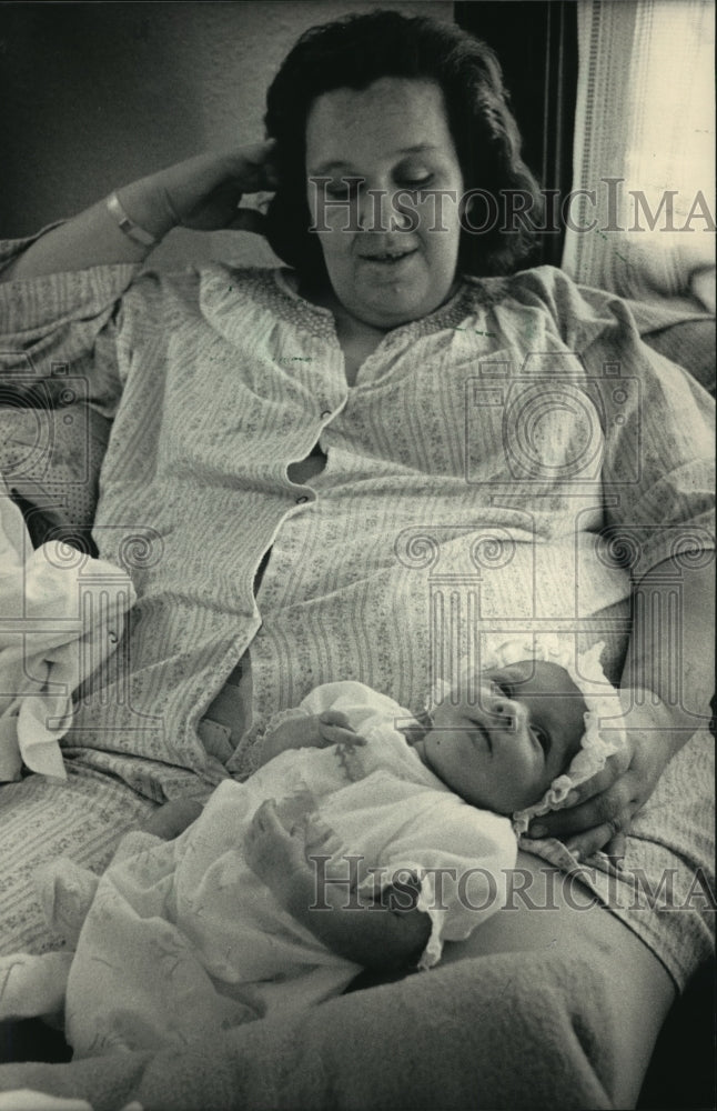 1987 Press Photo Diane Washington with Newborn daughter Passionate Love Lockwood - Historic Images