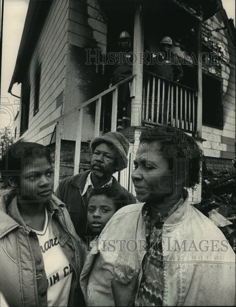 1986 Press Photo Watson Family Home destroyed by Fire in Milwaukee, Wisconsin - Historic Images