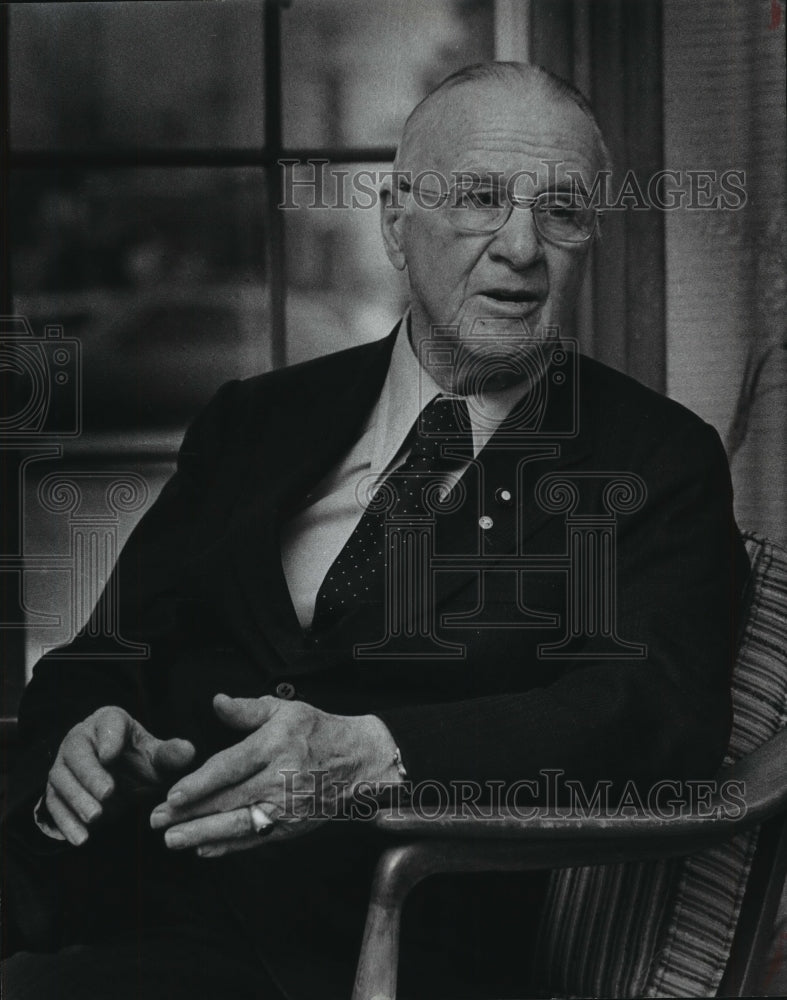 1977 Press Photo West Allis, Wisconsin, civic leader Herbert Ganser - Historic Images
