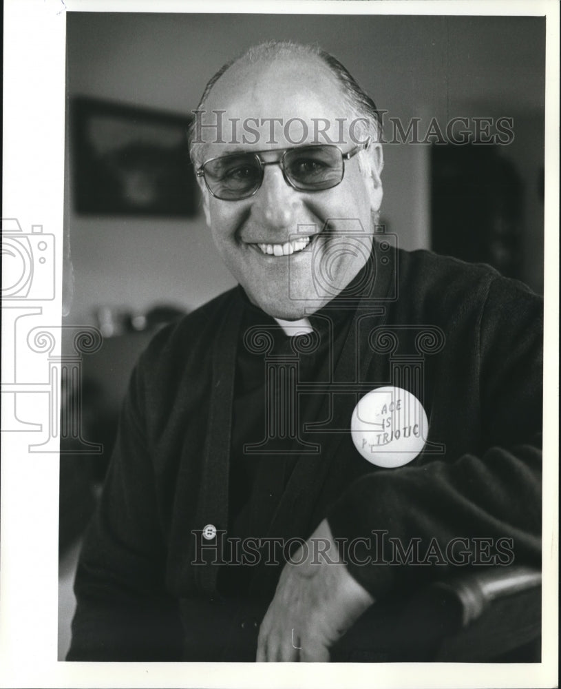 1982 Press Photo Father Gerald McAdams, a peace activist - Historic Images