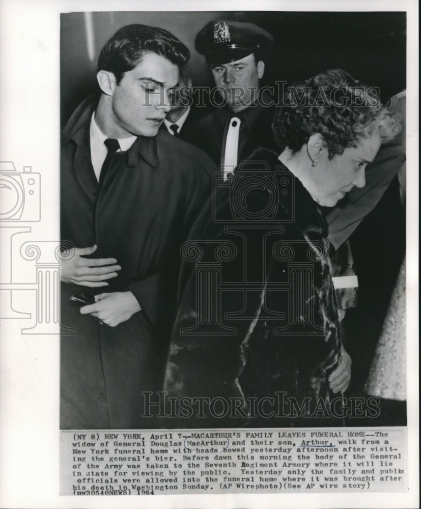 1964 Press Photo General Douglas MacArthur&#39;s Widow and Son Arthur Walk Together-Historic Images
