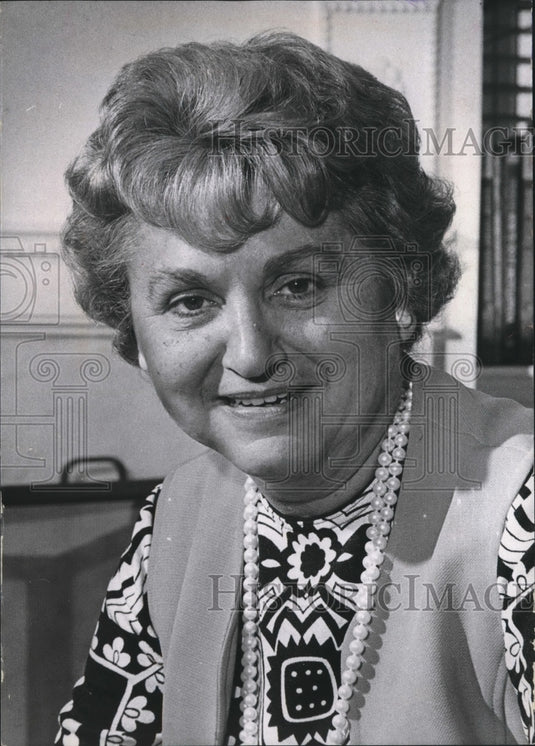 1975 Press Photo Mrs. Sylvia McCollum Interagency Coordinator Bureau of Prisons - Historic Images