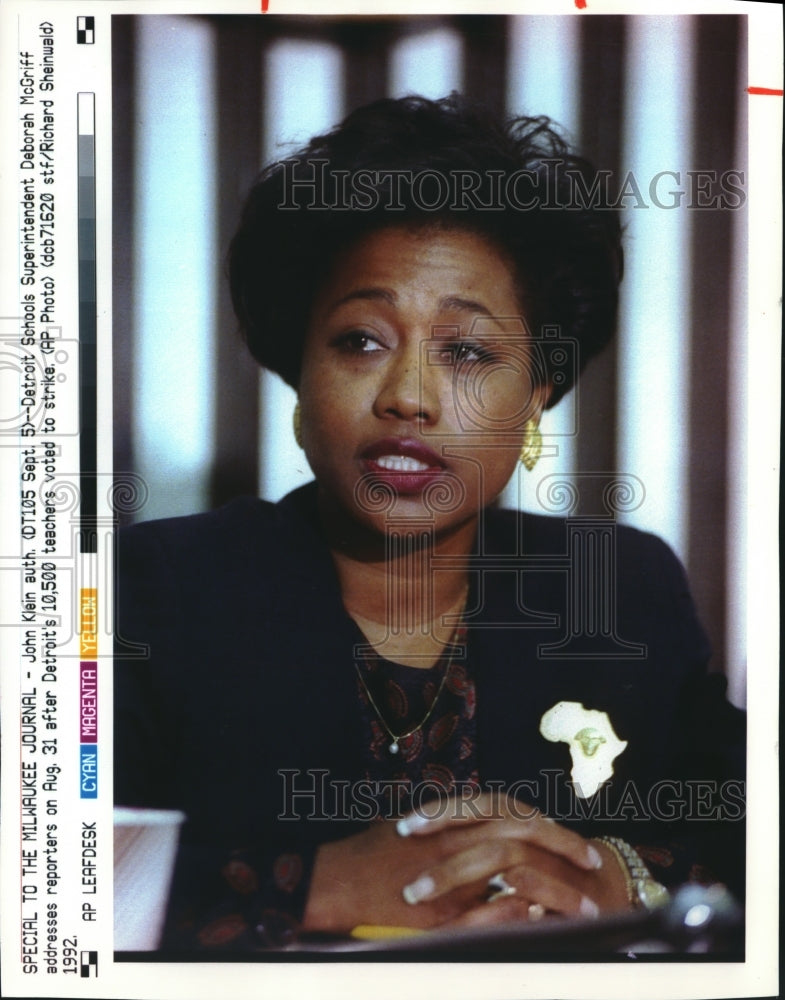 1992 Press Photo Detroit Schools Superintendent Deborah M. McGriff at Meeting - Historic Images