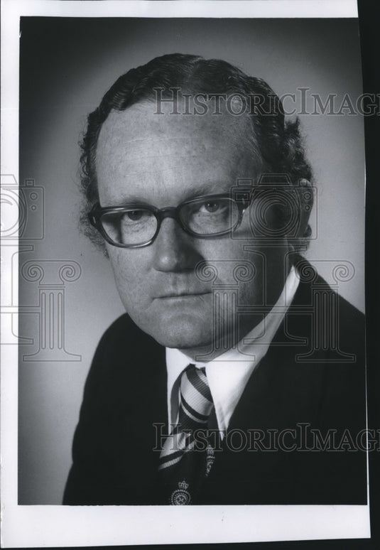 1973 Press Photo Manager of Social Security Administration Robert J. Lynch - Historic Images