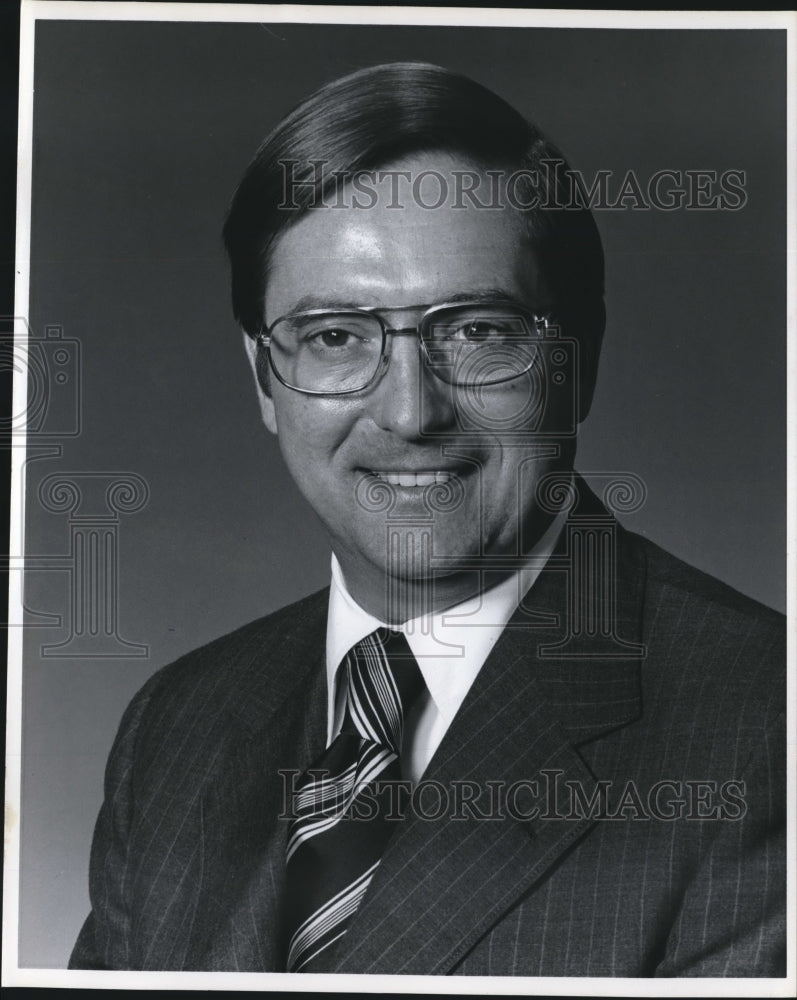 1975 Press Photo James T. Lynn, Undersecretary of Commerce - mjb19066 - Historic Images