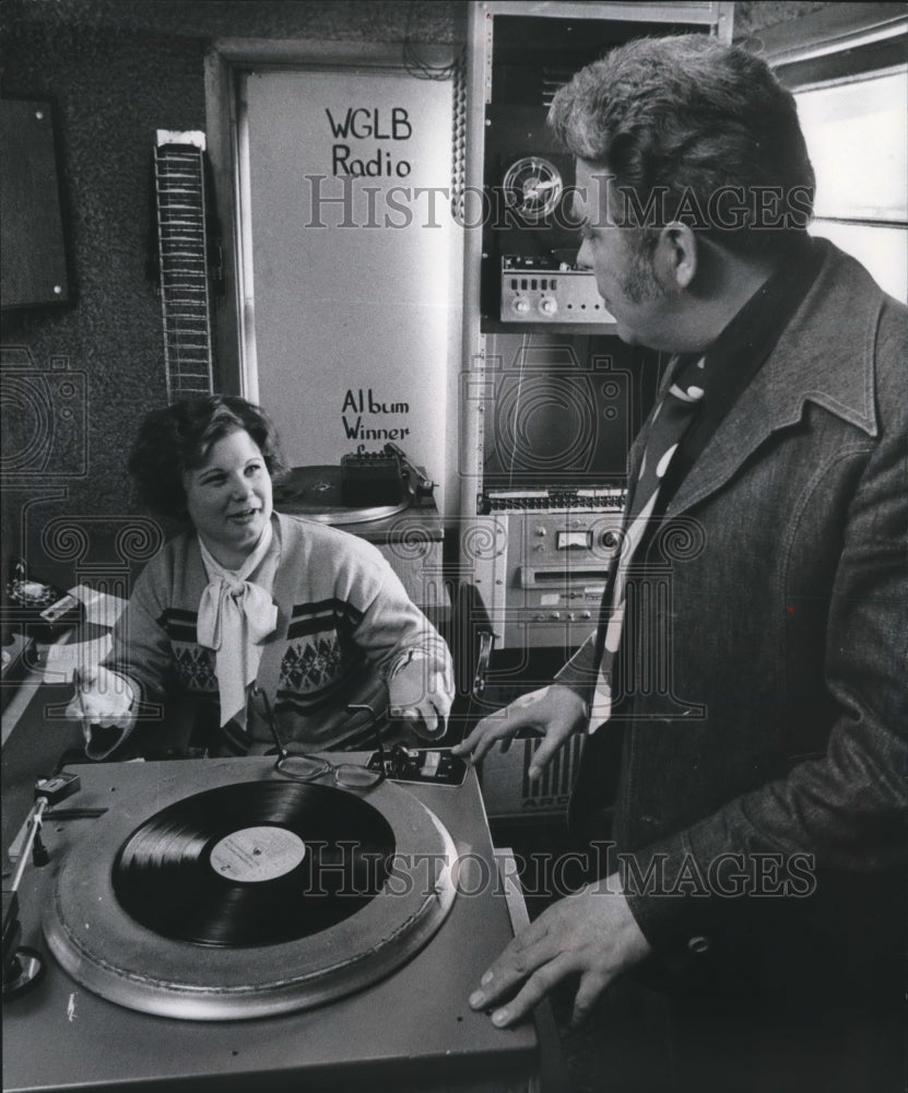 1977 Press Photo Anne Lorge, Womens News Director, WGLB Radio - mjb19114 - Historic Images