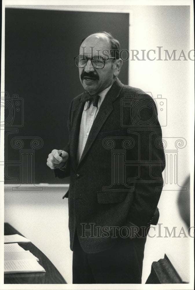 1986 Press Photo Melvin Lurie, economics professor at the University of WI - Historic Images