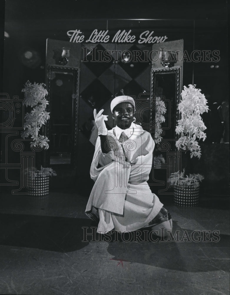 1979 Michael Lyons on Stage in Dress at Little Mike Show-Historic Images