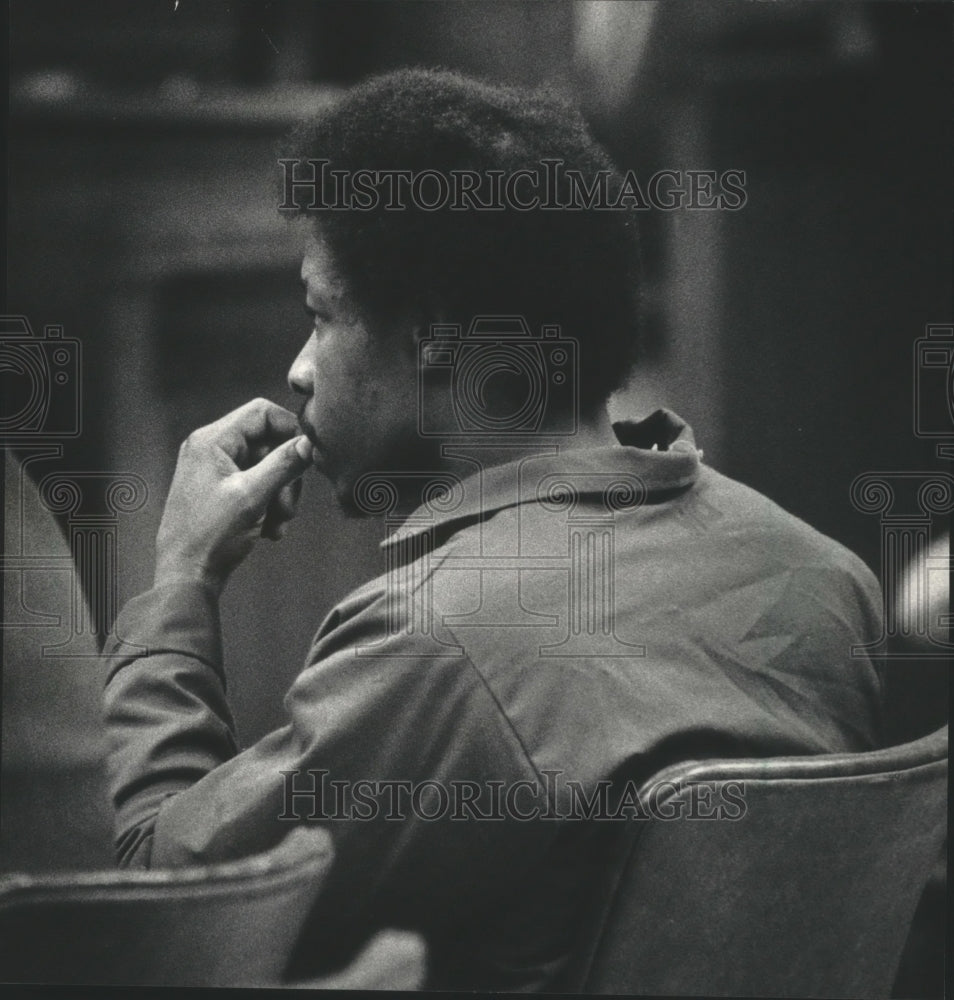 1985 Press Photo Ronnie Luttrell in court during his sentencing for rape - Historic Images