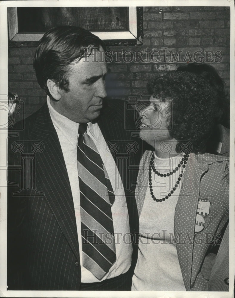1976 Press Photo District Attorney E. Michael McCann with Donna Maccani, Worker - Historic Images