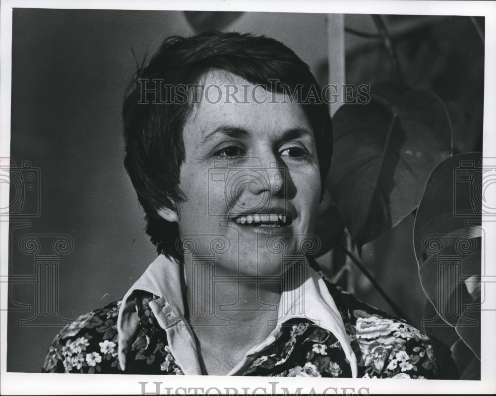 1974 Press Photo Head and Shoulders of Filmmaker Phyllis MacDougal by Houseplant - Historic Images