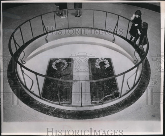 1964 Press Photo Crypt of General MacArthur in Rotunda of Memorial in Norfolk-Historic Images