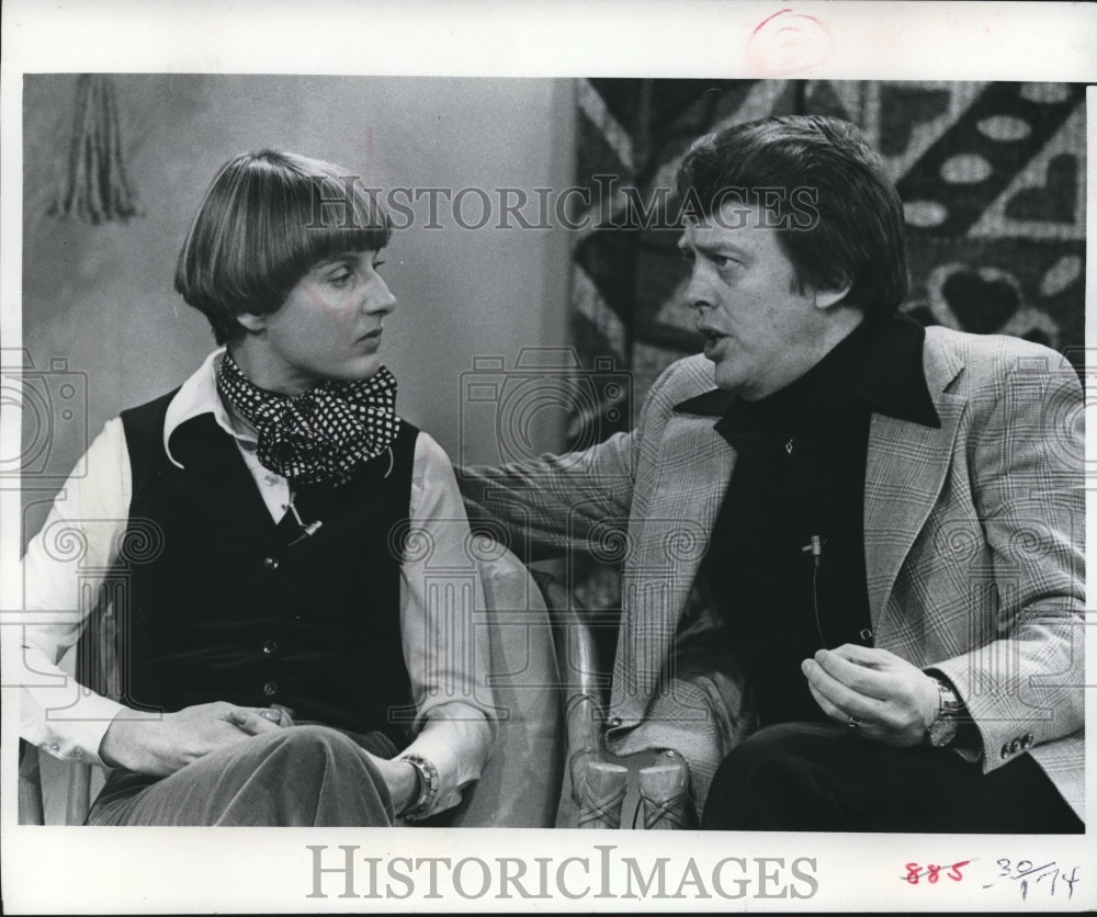 1977 Press Photo Richard McDonald and wife &quot;Paula&quot; authors of &quot;Loving Free&quot; - Historic Images