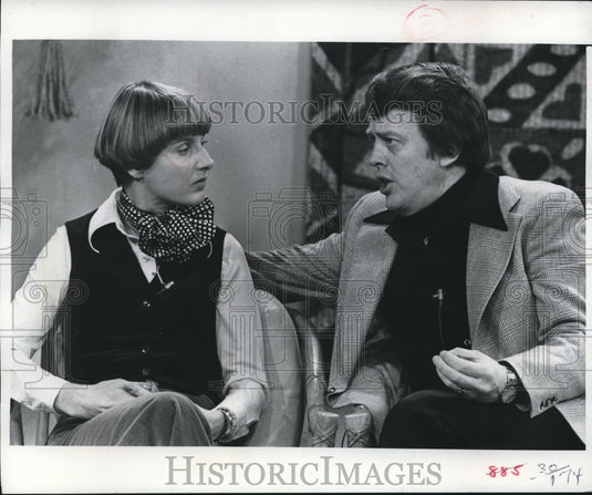 1977 Press Photo Richard McDonald and wife "Paula" authors of "Loving Free" - Historic Images