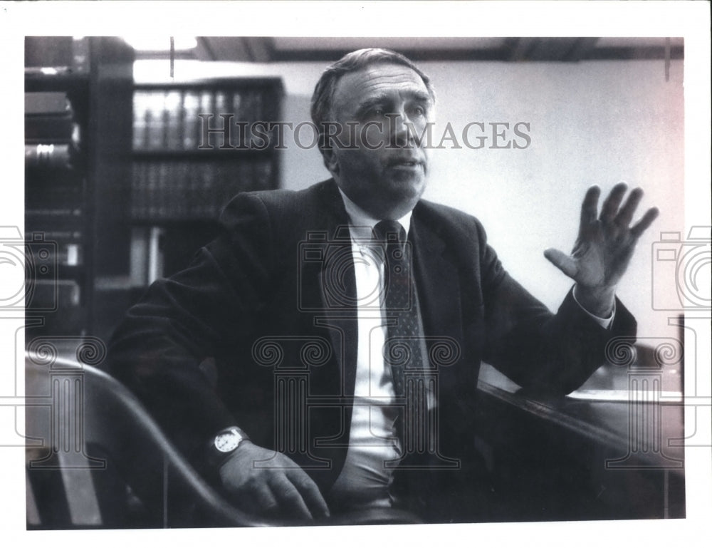 Press Photo E. Michael McCann - mjb20011 - Historic Images