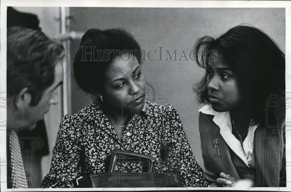 1979 Press Photo Denise McCalla is denied entry to The Park Avenue disco. - Historic Images