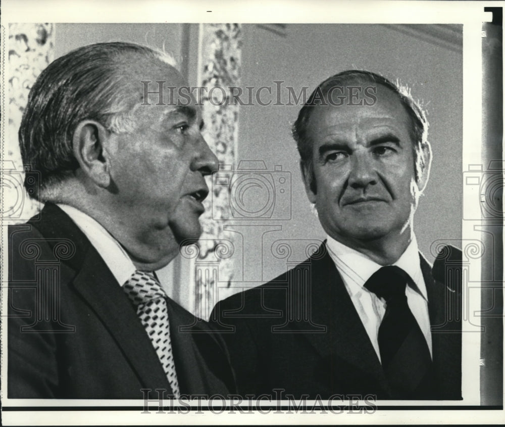 1972 Press Photo Candidate George McGovern and Chicago Mayor Richard Daley - Historic Images