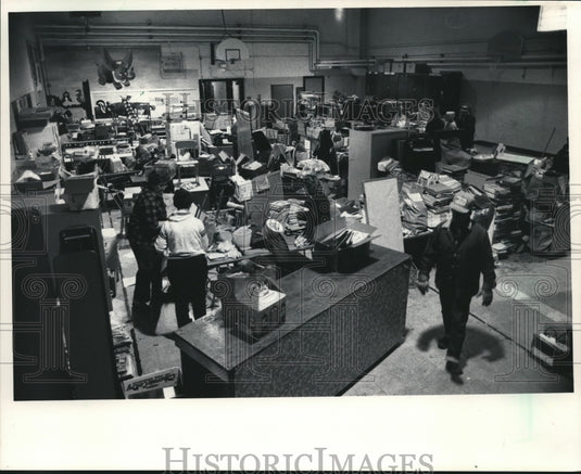 1985 Press Photo Materials Salvaged From Fire Are Stored in the Gym in Wisconsin - Historic Images
