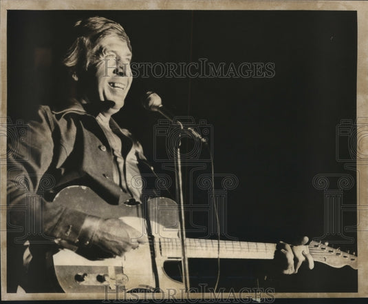 1976 Press Photo Country music star Buck Owens - mjb20302 - Historic Images
