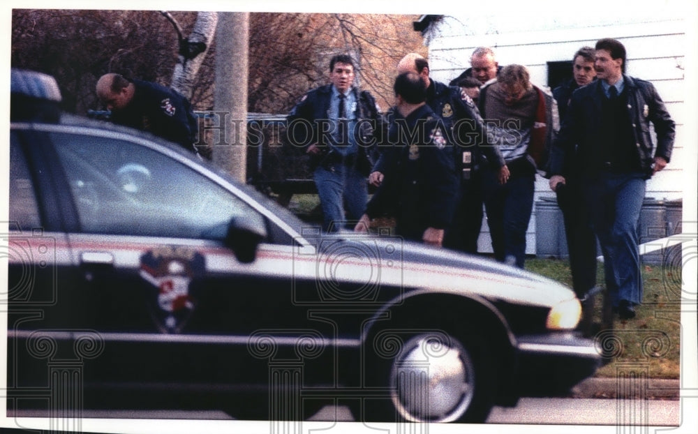 1993 Press Photo Wauwatosa Police take Leonard McDowell into custody - mjb20569 - Historic Images