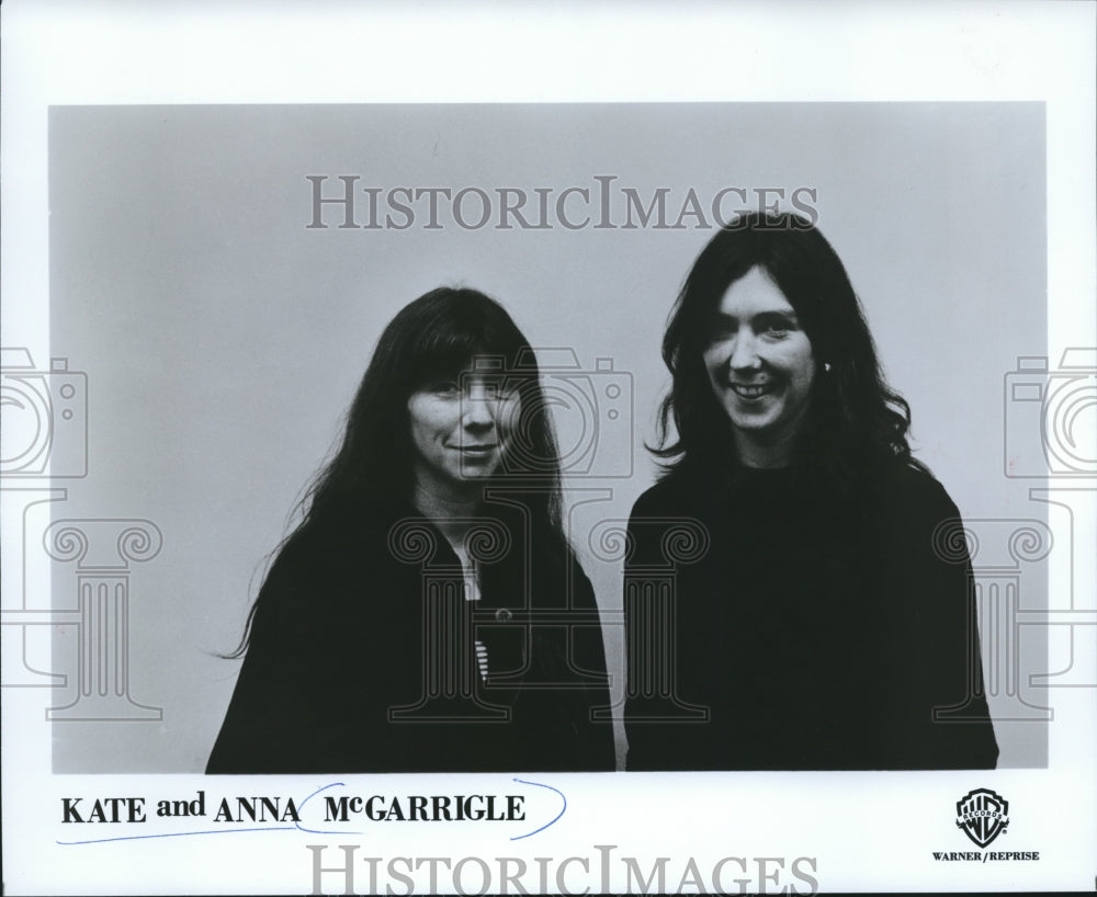 1977 Press Photo Kate and Anna McGarrigle - mjb20583 - Historic Images