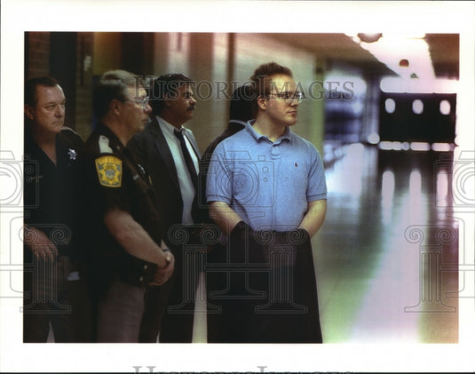 1994 Press Photo Leonard McDowell at Wauwatosa West High School with Police - Historic Images
