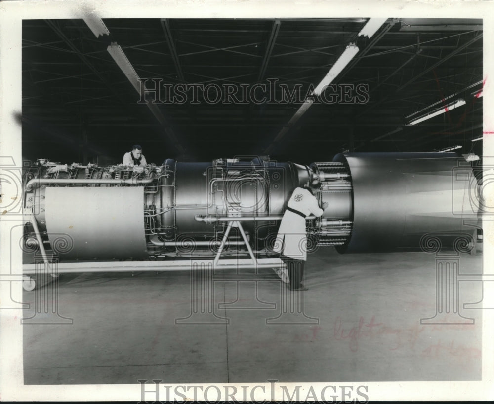 1965 Press Photo General Electric Company Mock Turbojet Engine in Paris, France - Historic Images