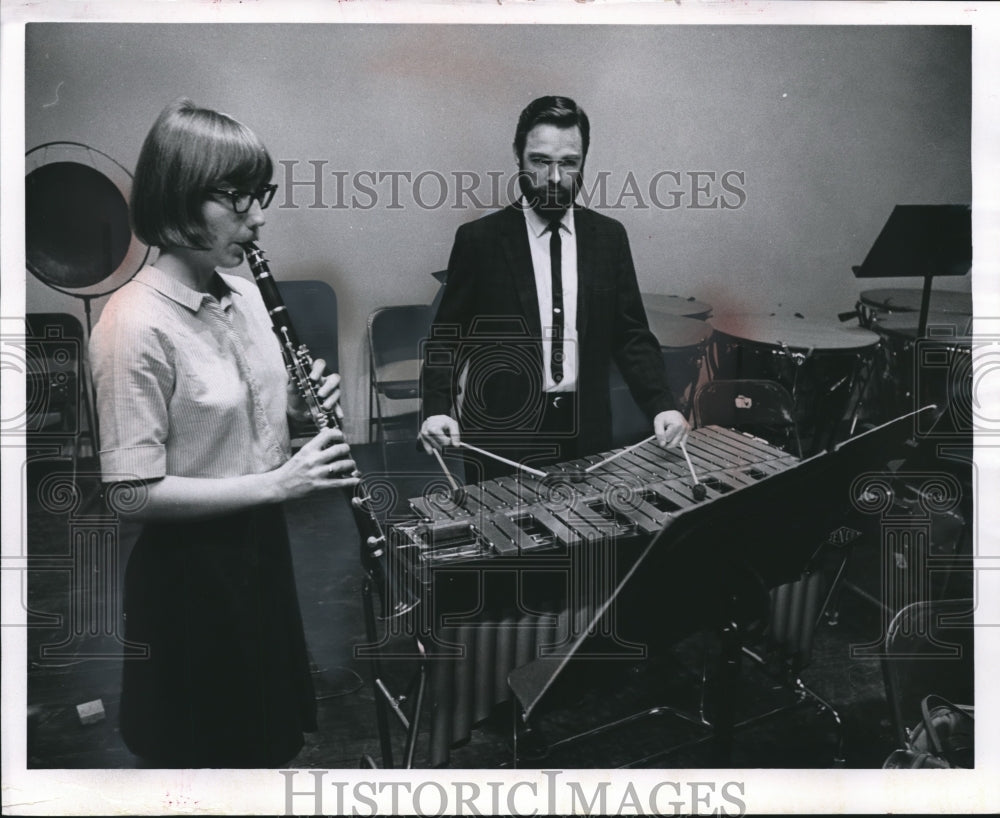 1968 Press Photo Joan and Ron George rehearse in Music in Five Movements- Historic Images
