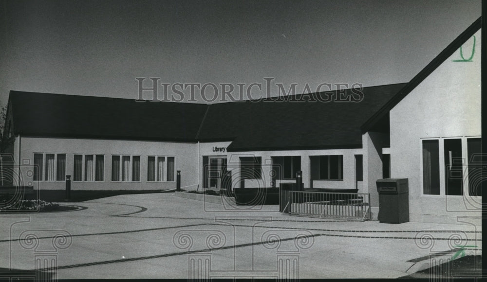 1982 Press Photo Duerrwaechter Memorial Library - mjb22159 - Historic Images