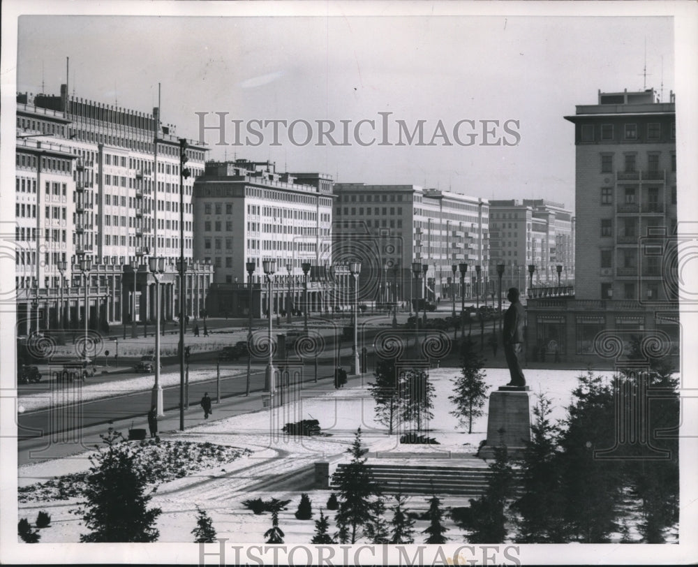 1954 Press Photo Stalin Monument at Stalinalle Square in East Berlin - mjb22203 - Historic Images