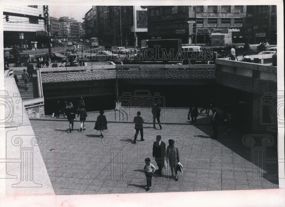 1970 Press Photo Surface Level of Hauptwache Shopping Area in Frankfurt Germany - Historic Images