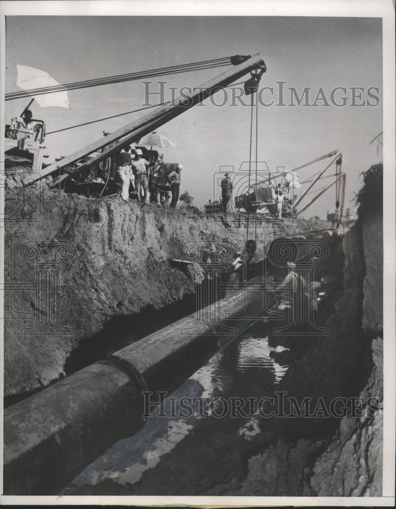 1951 Press Photo Natural gas pipe line under a highway near Little Rock - Historic Images