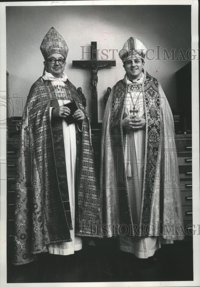 1973 Press Photo Bishops Hallock and Charles T. Gaskell at All Saints Cathedral - Historic Images