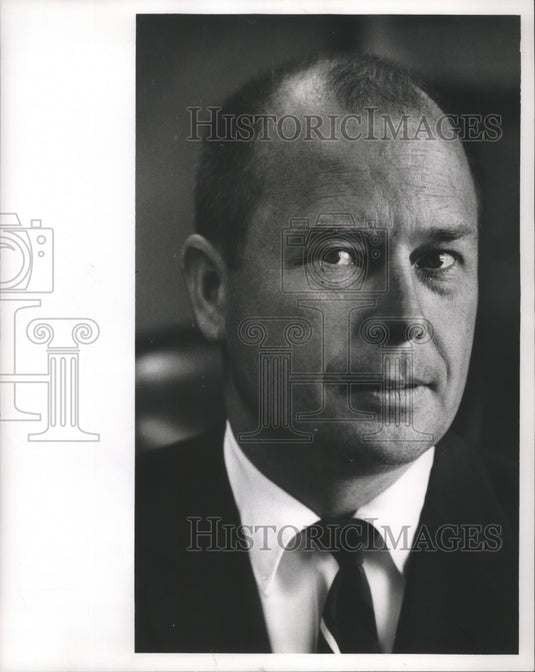 1964 Press Photo John Fredrickson Village Manager of River Hills - mjb22943 - Historic Images