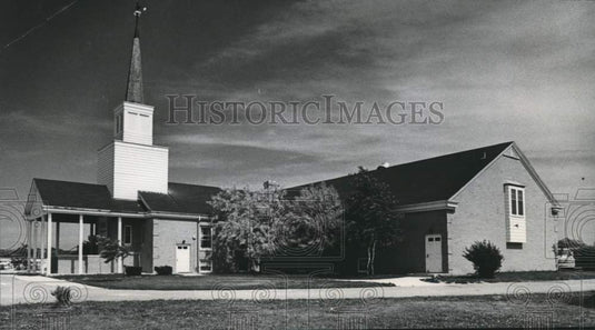1976 Press Photo Baptist Church in Greendale, Wisconsin on 5650 S. 51st Street - Historic Images