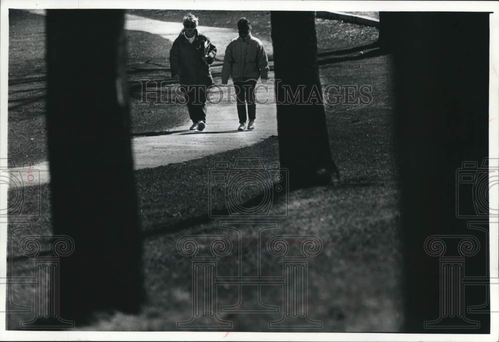 1991 Press Photo Two women taking a walk at Scout Park in Greendale, Wisconsin - Historic Images