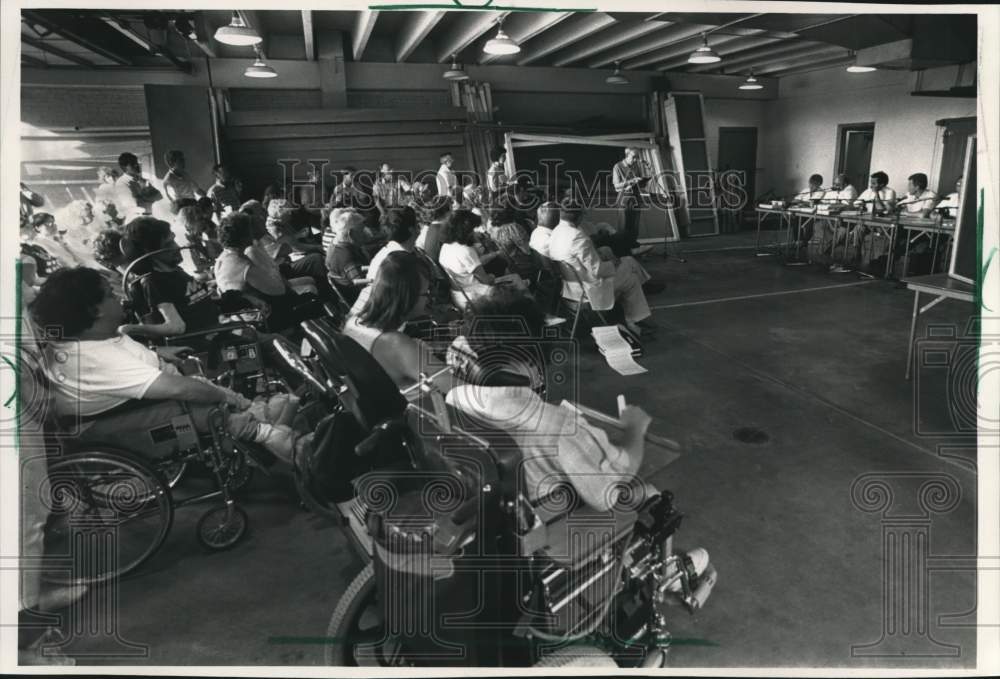 1988 Press Photo Disabled People at Hearings in Greenfield, Wisconsin - Historic Images