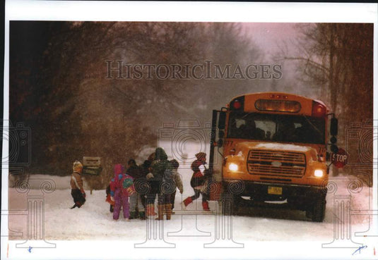 1994 Press Photo School Bus to Elm Dale Elementary School, Greenfield, Wisconsin - Historic Images