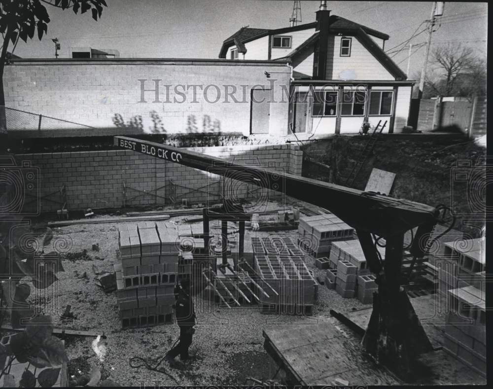 1978 Press Photo Construction, George Shuput&#39;s Liquor Store, Wisconsin - Historic Images