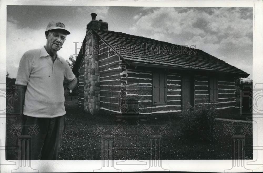 1976 Press Photo Oakley Fisher, Former Mayor of Greenfield, Wisconsin - Historic Images