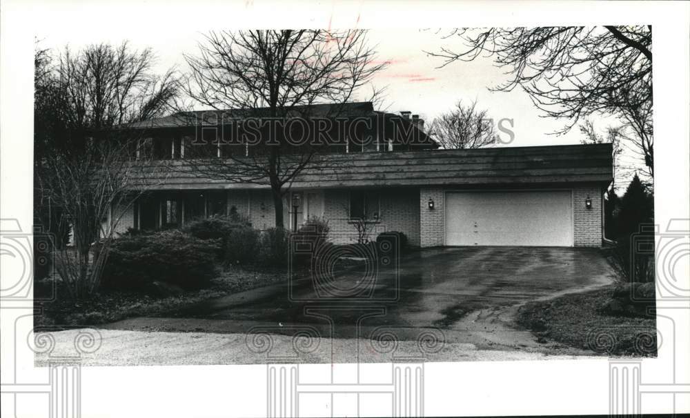 1992 Press Photo House at 5050 S. Root River Parkway, Greenfield, Wisconsin - Historic Images