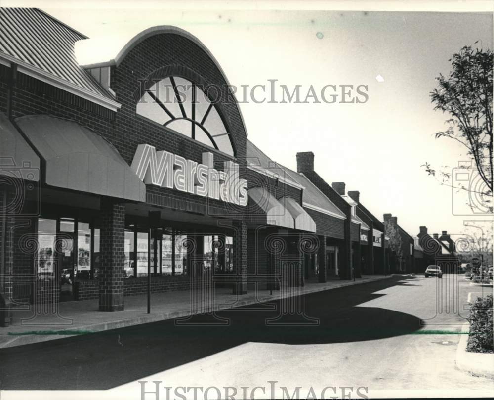 1985 Press Photo Marshalls Store at Greenfield Fashion Center, Wisconsin - Historic Images