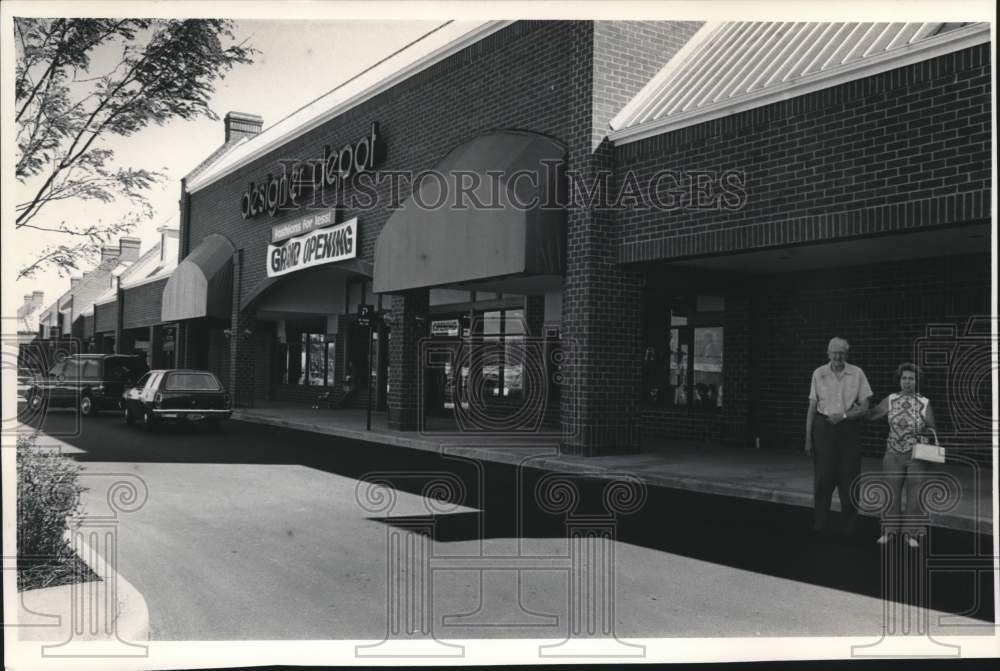 1985 Press Photo Designer Depot Store at Greenfield Fashion Center, Wisconsin - Historic Images