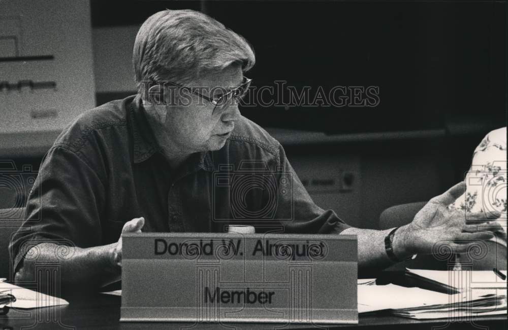 1992 Press Photo Donald W. Almquist, Greenfield School Board, Wisconsin - Historic Images