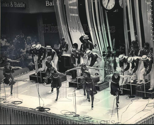 1983 Press Photo "Celebration Milwaukee" at the Grand Avenue Mall in Milwaukee - Historic Images